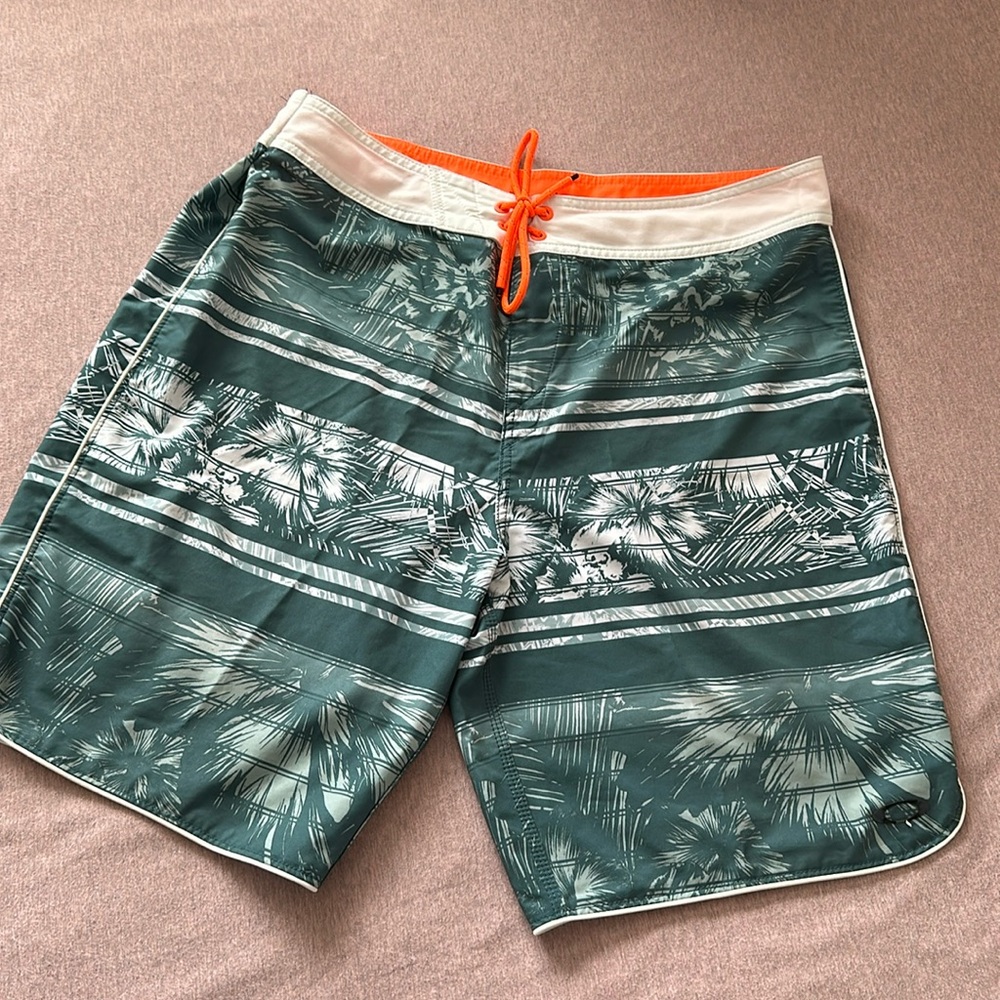 Size 36 Oakley Board shorts